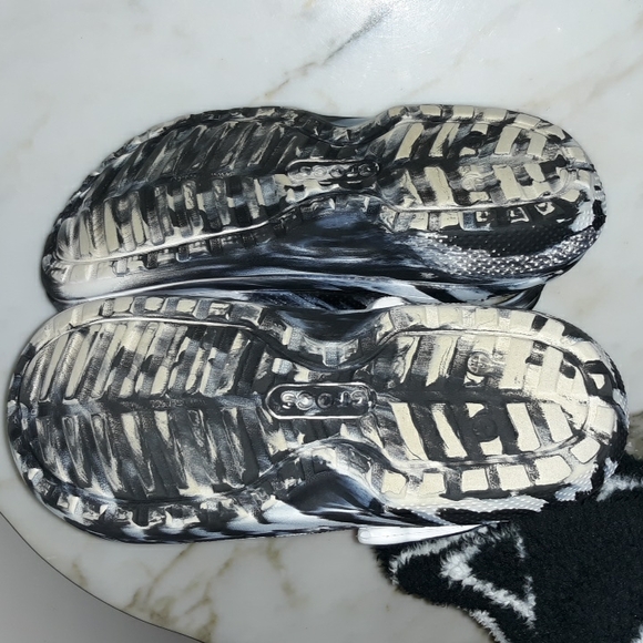 Crocs Classic Unisex Marbled Design Fleece Lined Crocs - Picture 7 of 8
